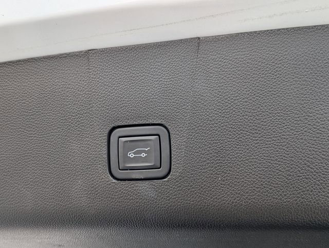 Used 2023 Chevrolet Traverse LT image 15