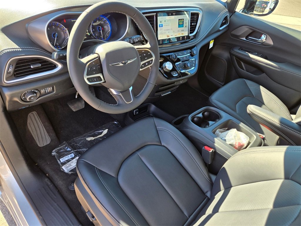 New 2026 Chrysler Pacifica Select image 10