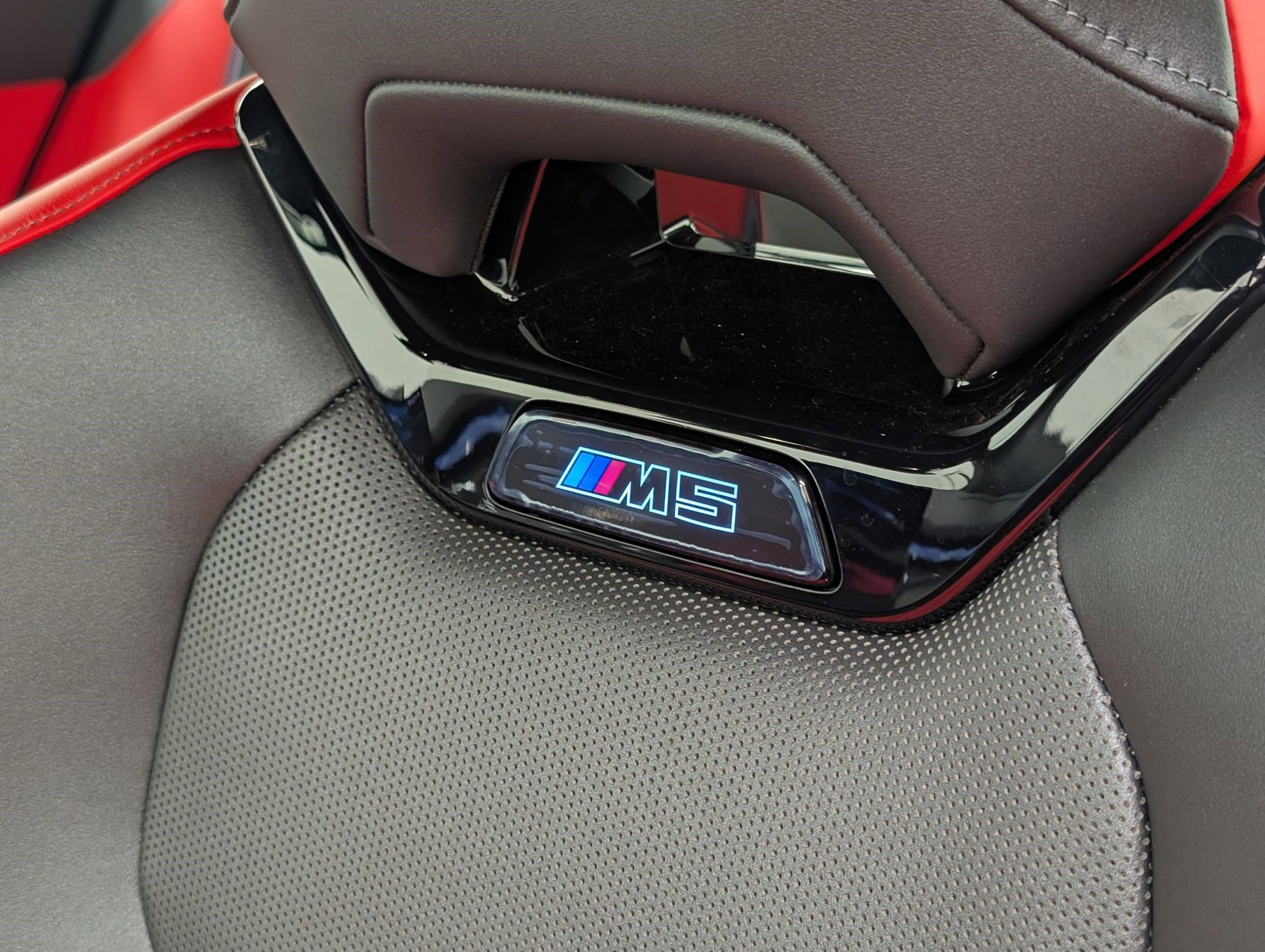 Certified 2026 BMW M5 w/ Executive Package image 22