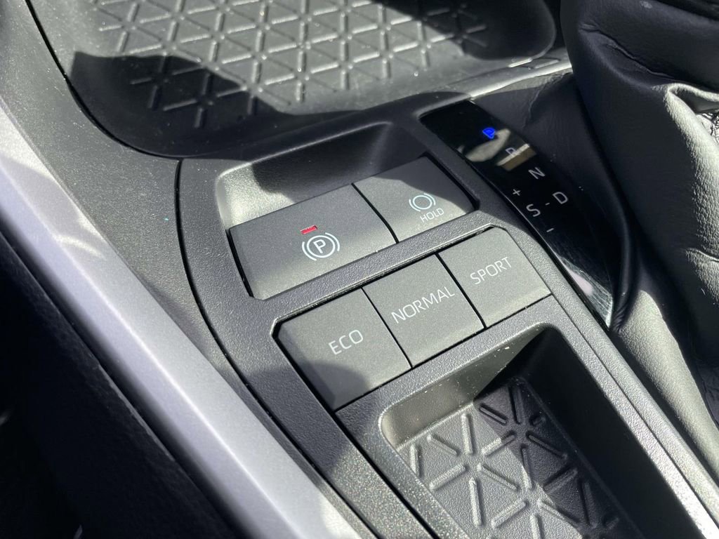 Used 2025 Toyota RAV4 XLE w/ Convenience Package image 43