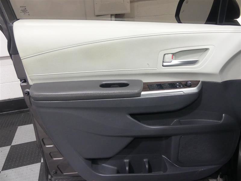 Used 2023 Toyota Sienna XLE w/ XLE Plus Package AWD/4WD image 18