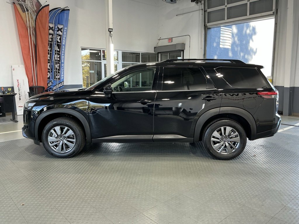 Used 2025 Nissan Pathfinder SV image 35