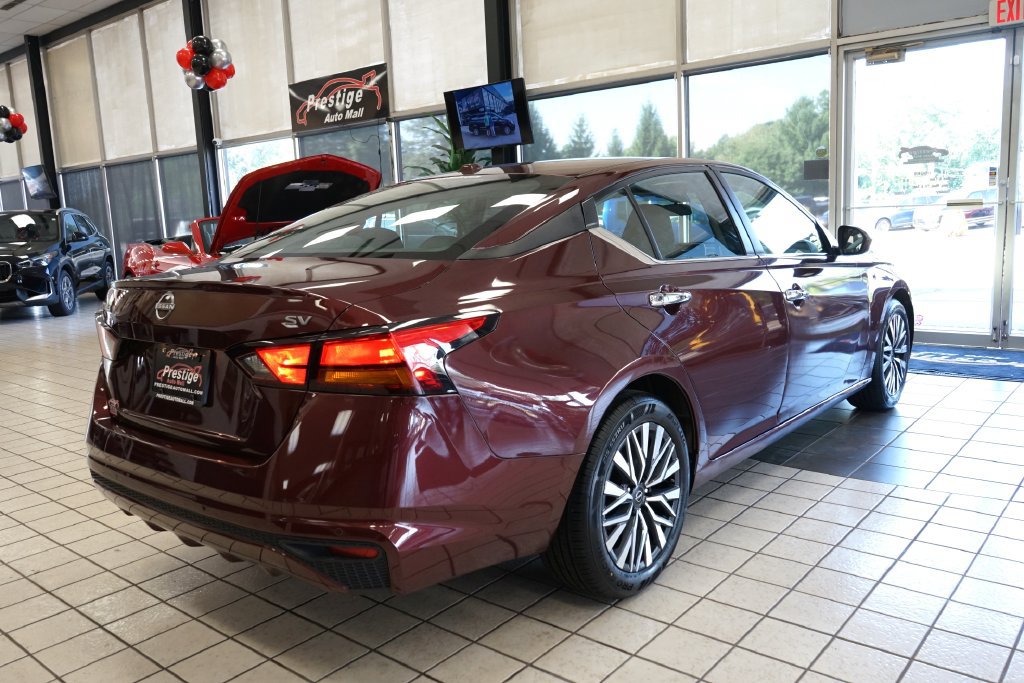 Used 2024 Nissan Altima 2.5 SV FWD image 15