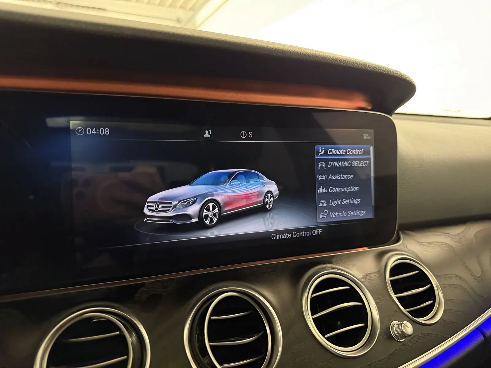 Used 2018 Mercedes-Benz E 300 4MATIC image 21