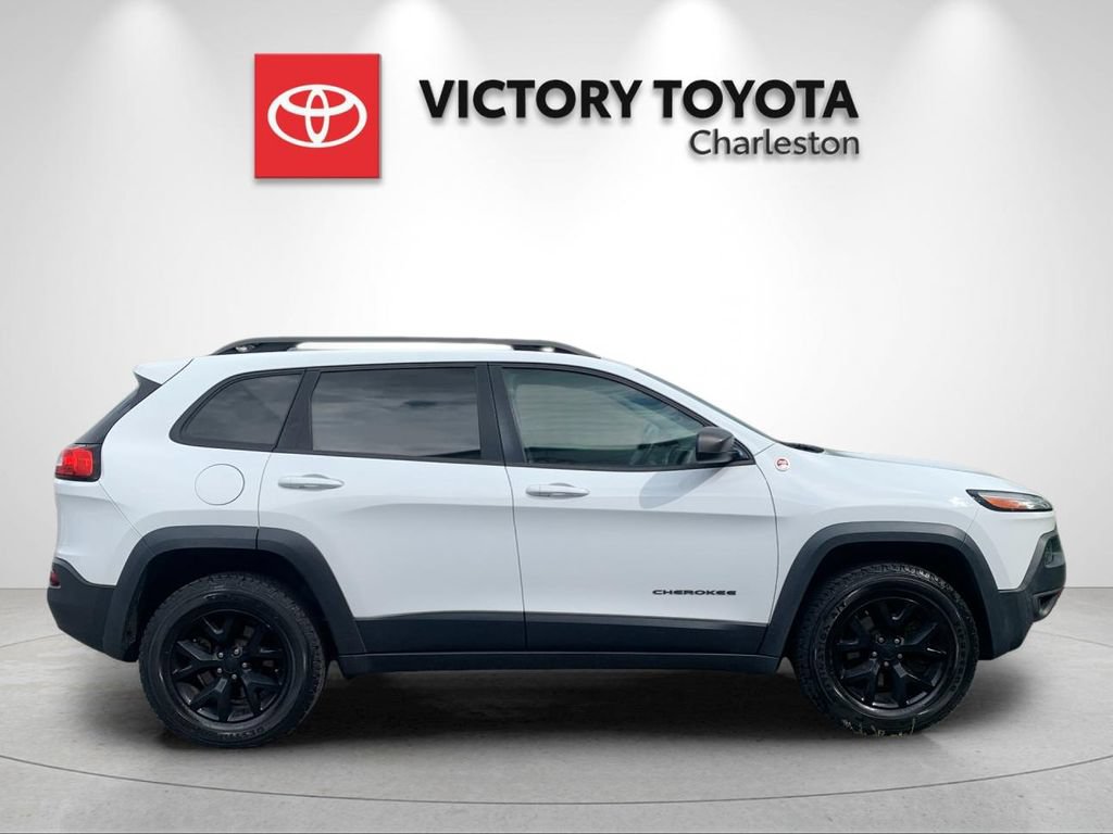 Used 2015 Jeep Cherokee Trailhawk w/ Leather Interior Group AWD/4WD image 6
