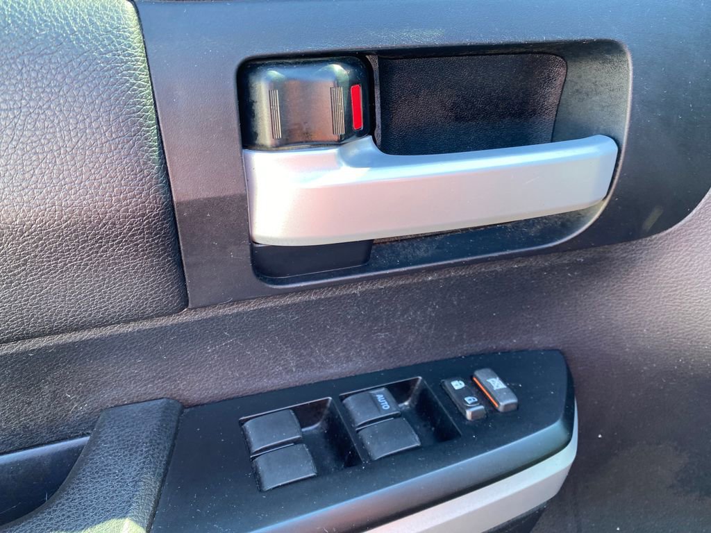 Used 2014 Toyota Tundra SR5 w/ SR5 Upgrade Package image 12