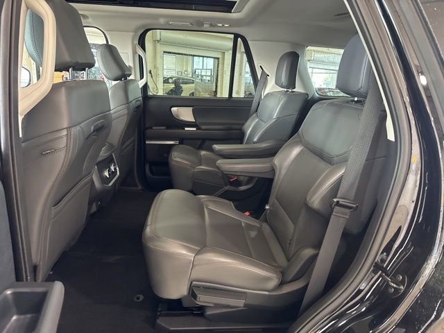 Used 2025 Ford Expedition Active AWD/4WD image 10