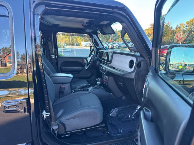 Used 2025 Jeep Wrangler Unlimited Sport AWD/4WD image 13