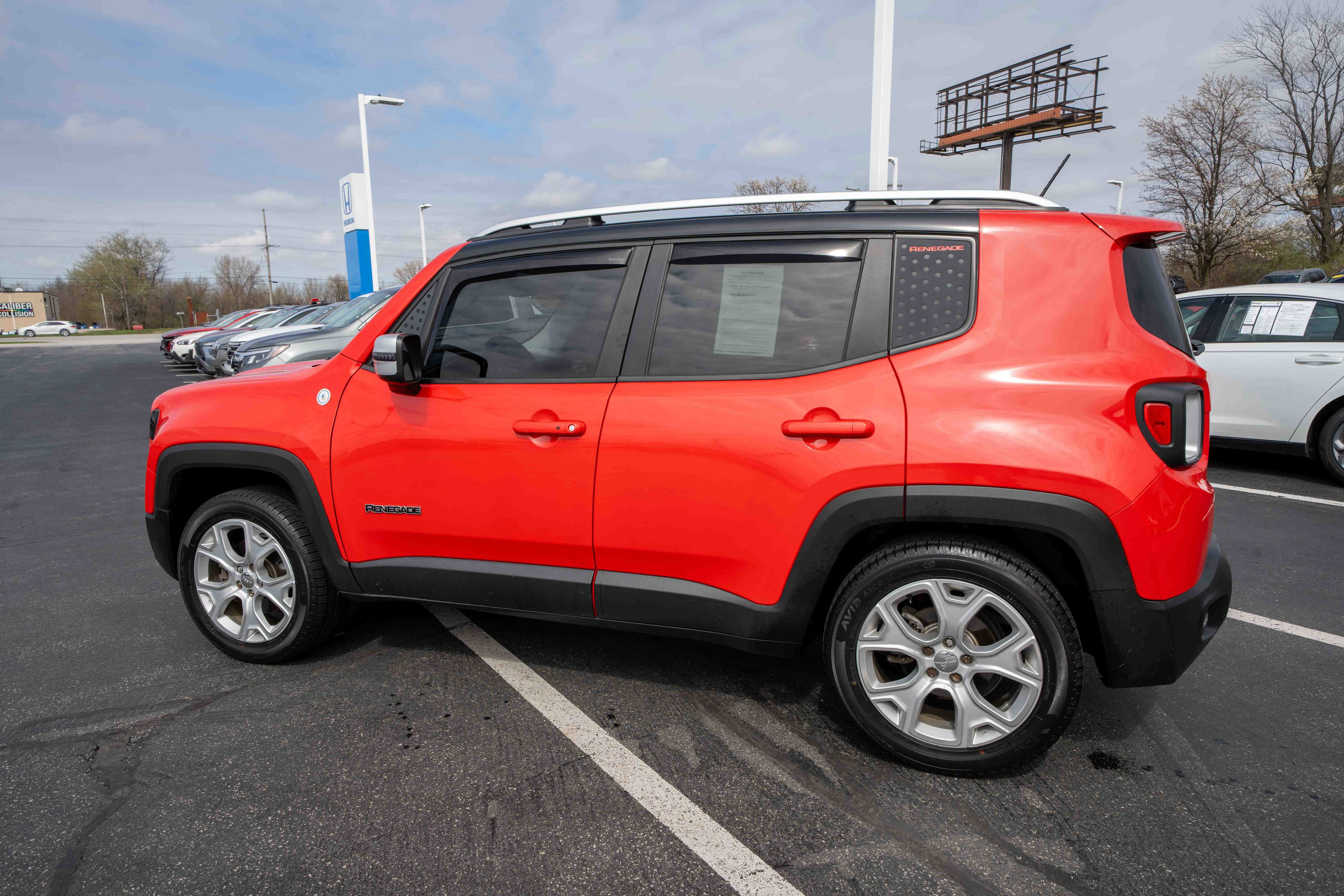 Used 2017 Jeep Renegade Limited image 4