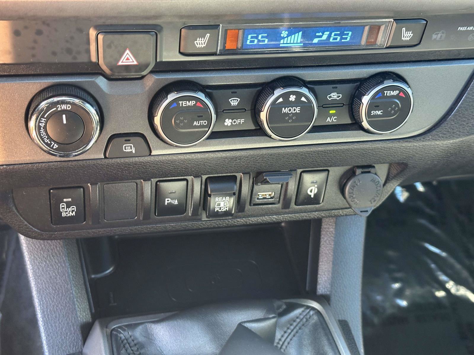Used 2022 Toyota Tacoma TRD Off-Road w/ TRD Premium Off Road Package AWD/4WD image 12
