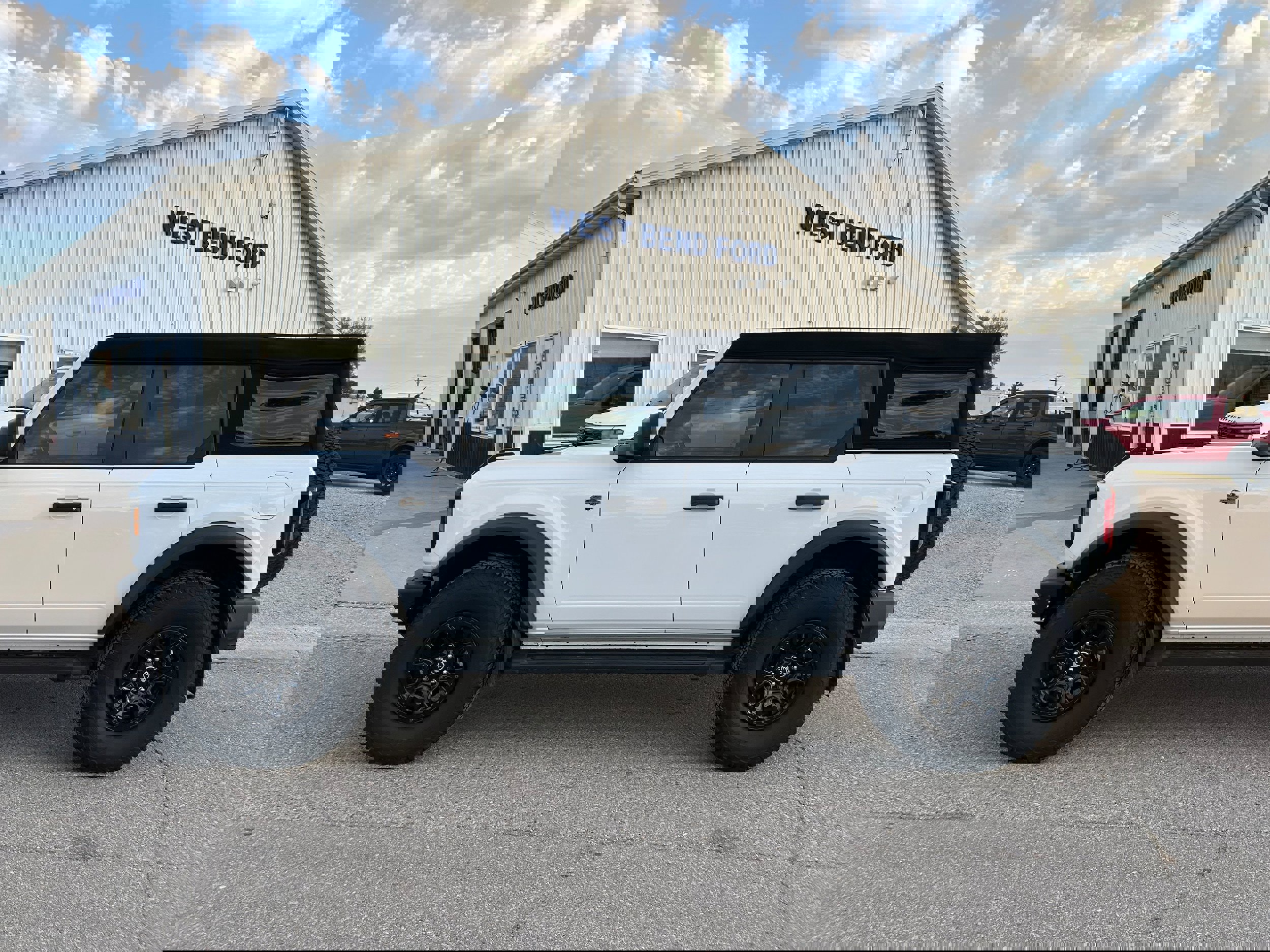 Used 2024 Ford Bronco Wildtrak image 1