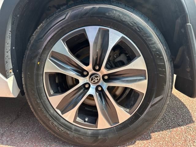 Used 2022 Toyota Highlander XLE image 30