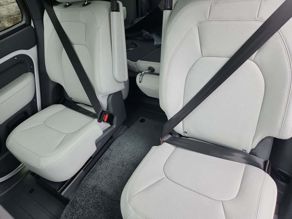 Used 2025 Land Rover Defender 130 S image 23