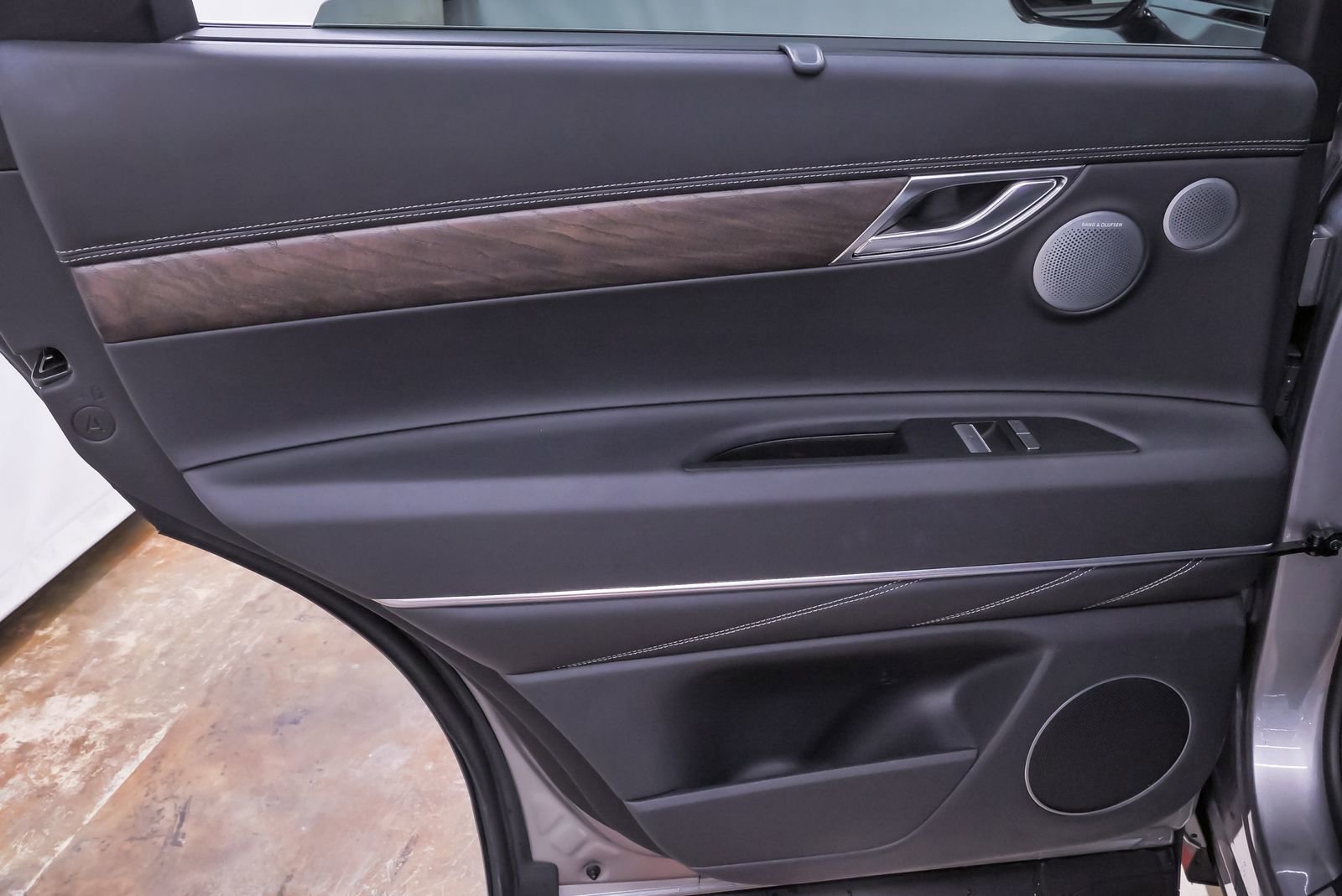 Certified 2025 Genesis GV80 3.5T Advanced image 33