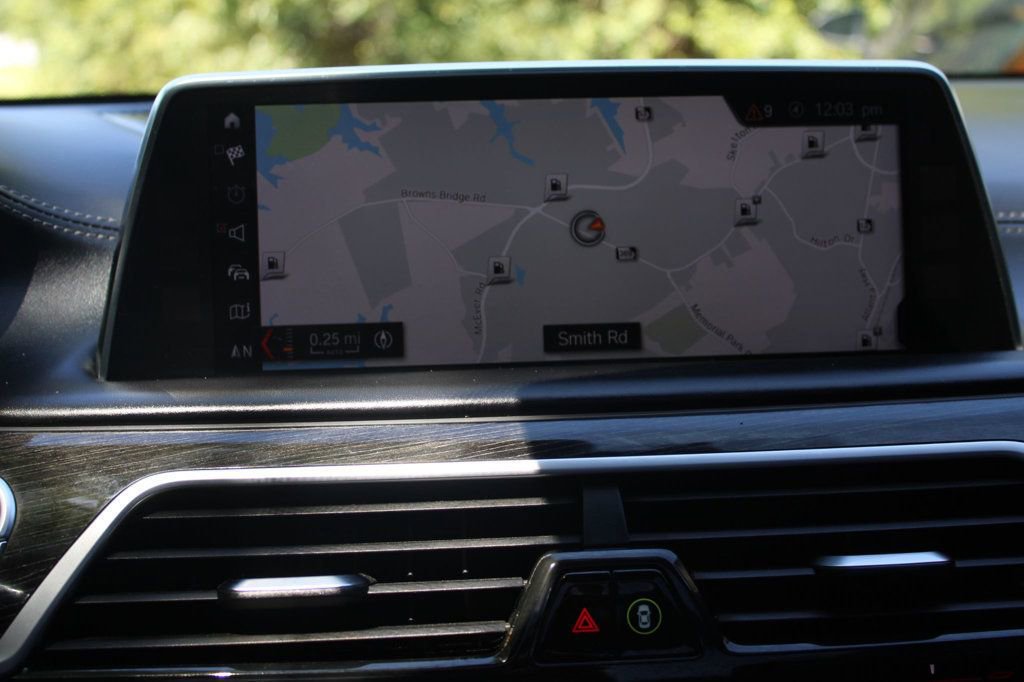 Used 2018 BMW 750i image 8