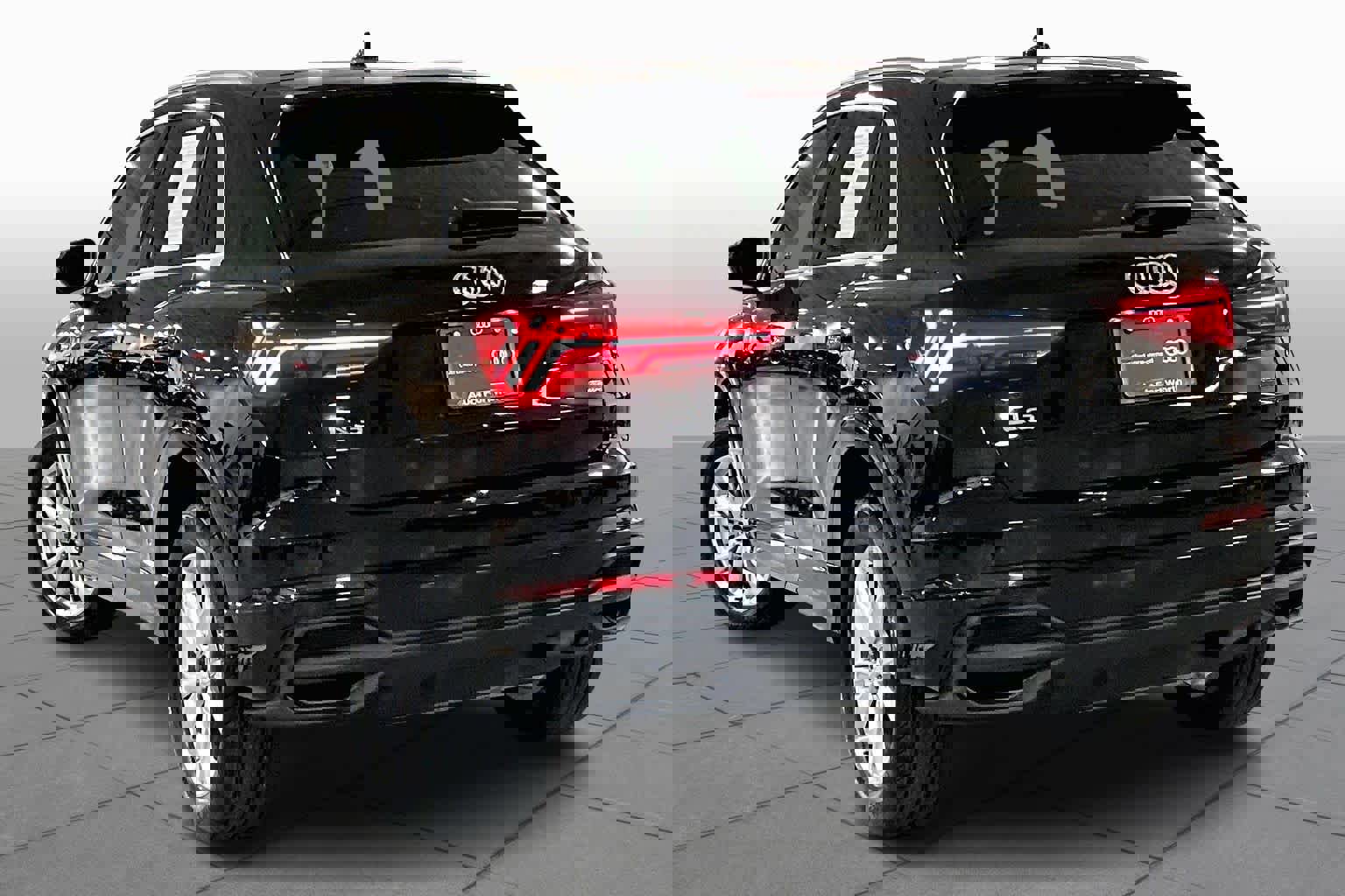 Certified 2025 Audi Q3 2.0T Premium w/ Convenience Package image 11