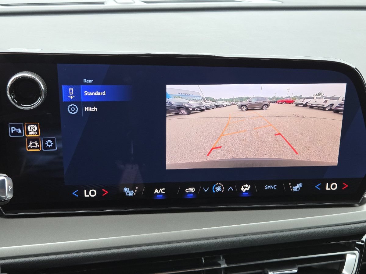 New 2027 Chevrolet Traverse LT FWD image 8