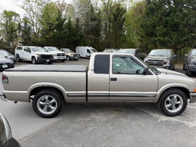 Used 2000 Chevrolet S10 Pickup LS w/ Preferred Equipment Group RWD image 8