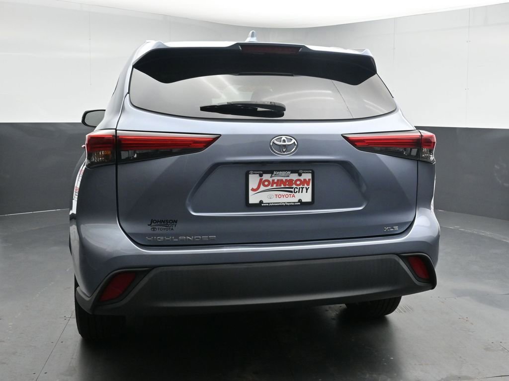 Used 2020 Toyota Highlander XLE FWD image 7