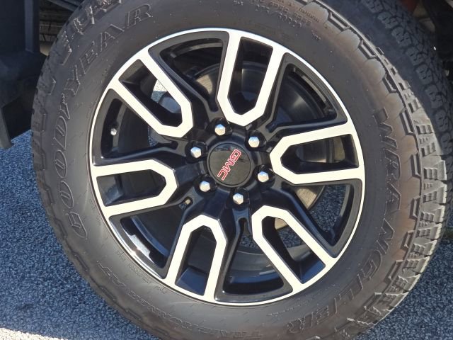 Used 2025 GMC Sierra 1500 AT4 w/ AT4 Premium Package image 12