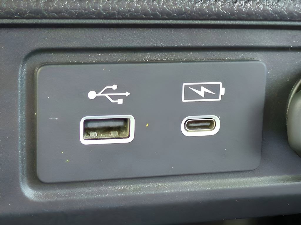 Used 2024 Honda Pilot Touring image 18