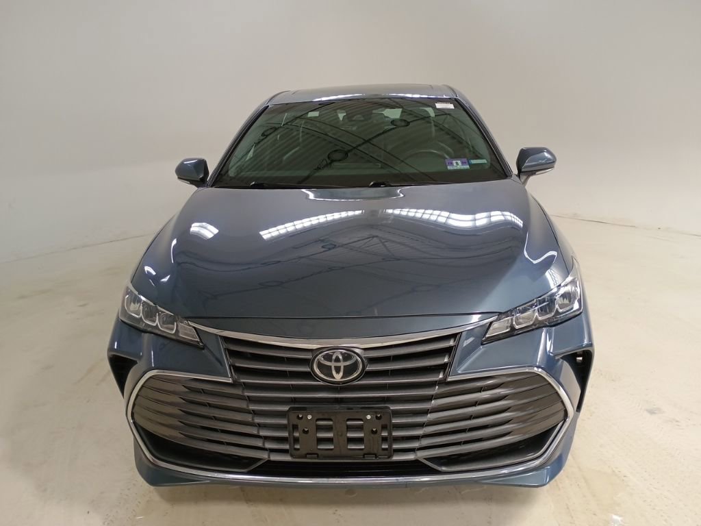 Used 2019 Toyota Avalon XLE w/ Moonroof Package image 6