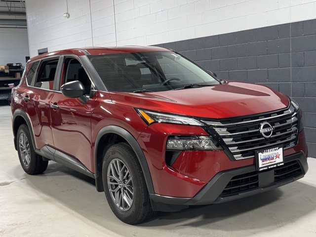 Used 2025 Nissan Rogue S AWD/4WD image 2