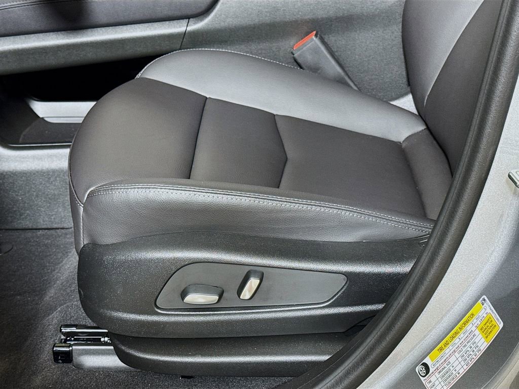 New 2026 Cadillac XT5 Luxury w/ LPO, ONYX Package image 17