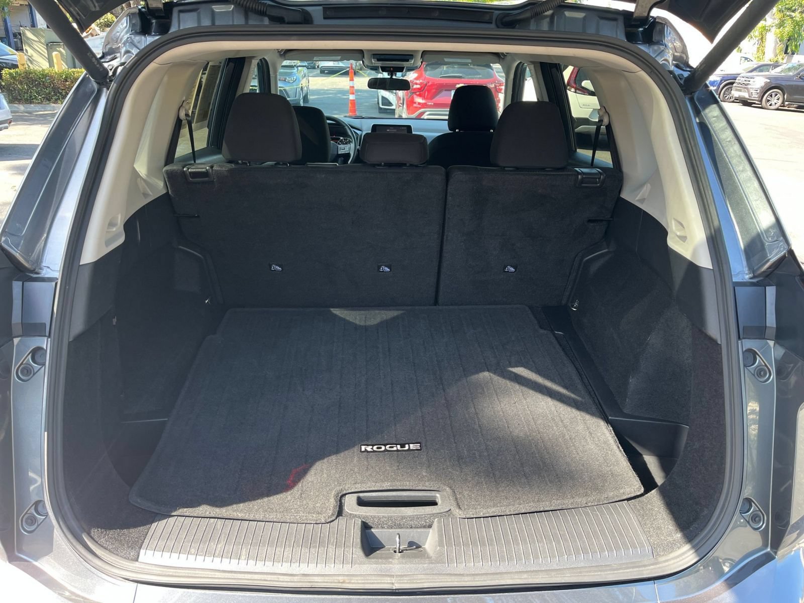 Used 2025 Nissan Rogue SV AWD/4WD image 30