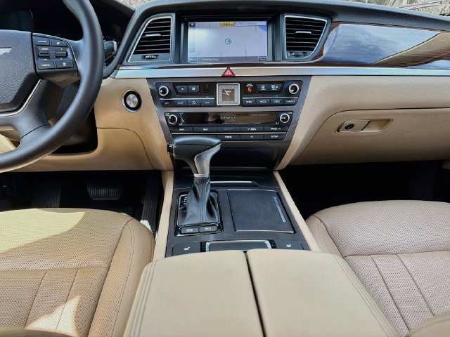 Used 2019 Genesis G80 3.8 RWD image 17