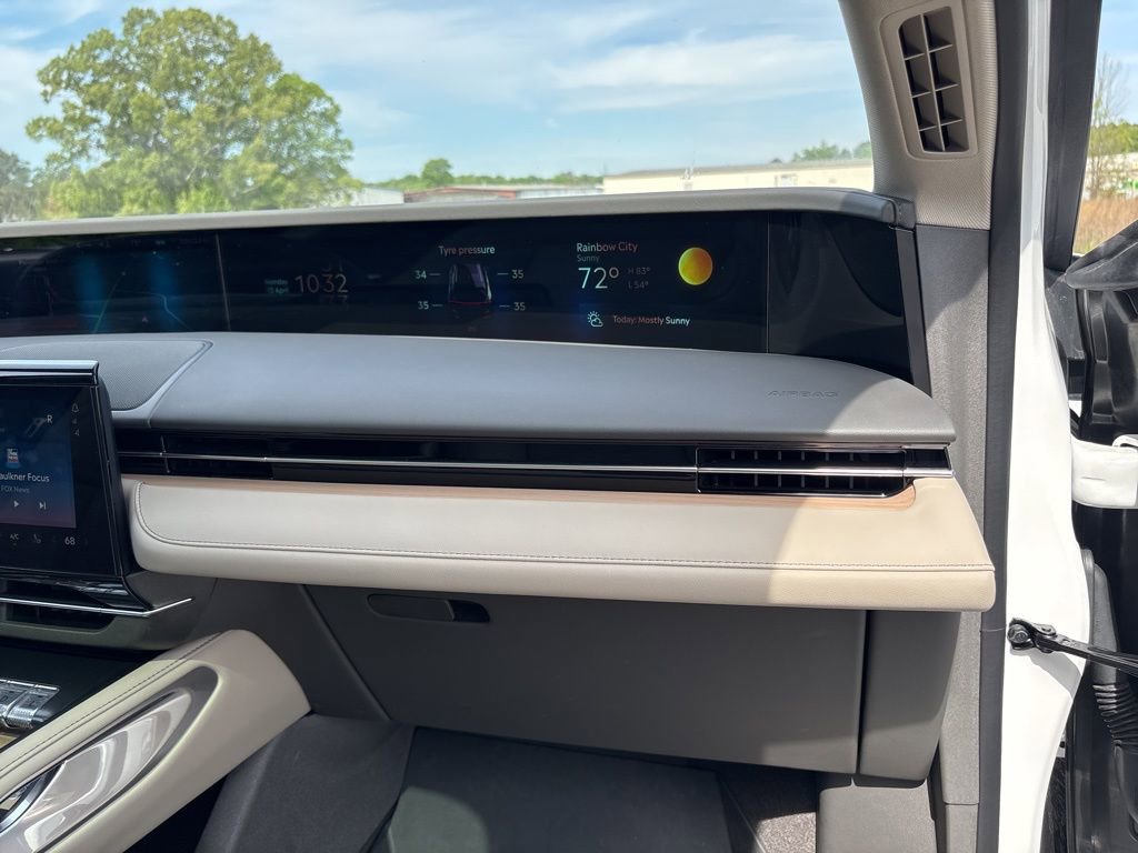 Used 2025 Lincoln Nautilus Reserve image 39