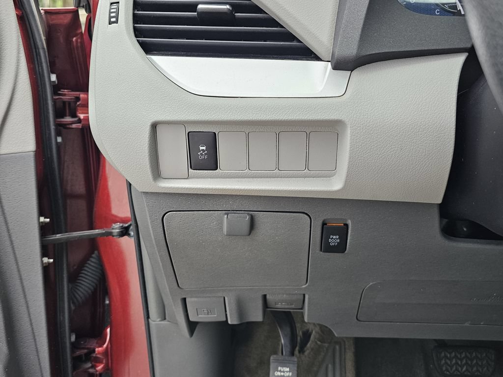Used 2018 Toyota Sienna LE FWD image 21