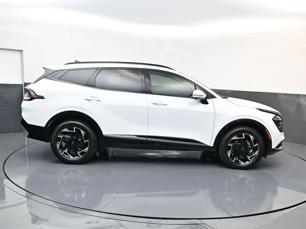 Used 2024 Kia Sportage SX image 2