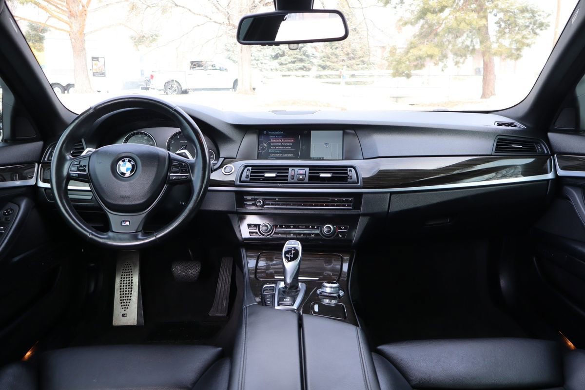 Used 2013 BMW 550i xDrive Sedan image 16