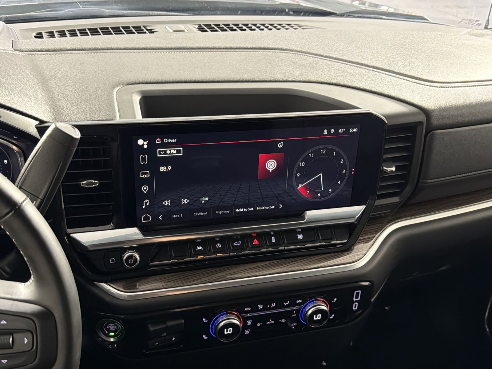 Used 2025 GMC Sierra 1500 Elevation image 18