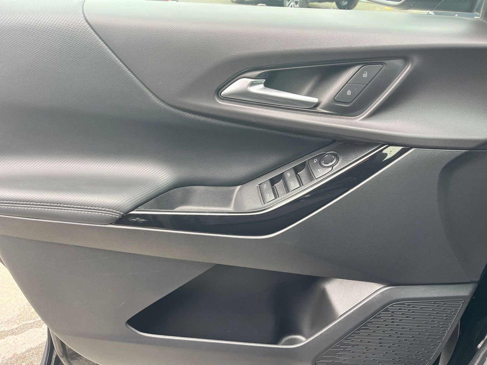 Used 2025 Chevrolet Equinox LT image 20