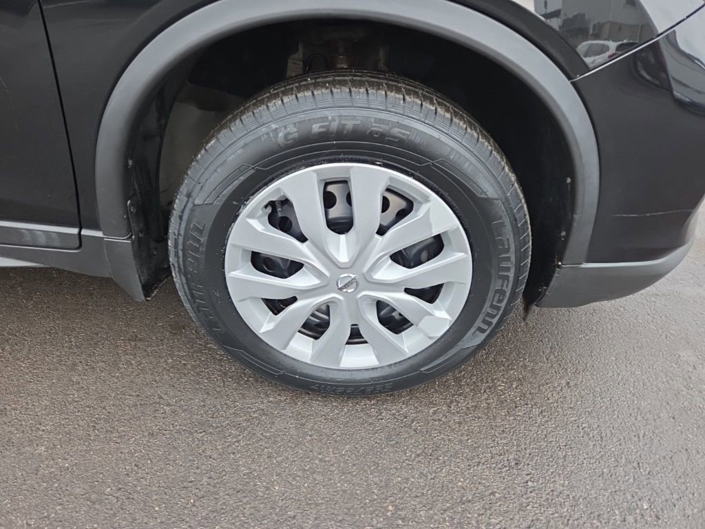 Used 2018 Nissan Rogue S image 12