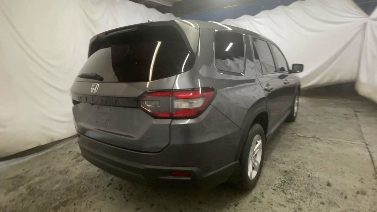 Used 2023 Honda Pilot LX image 8
