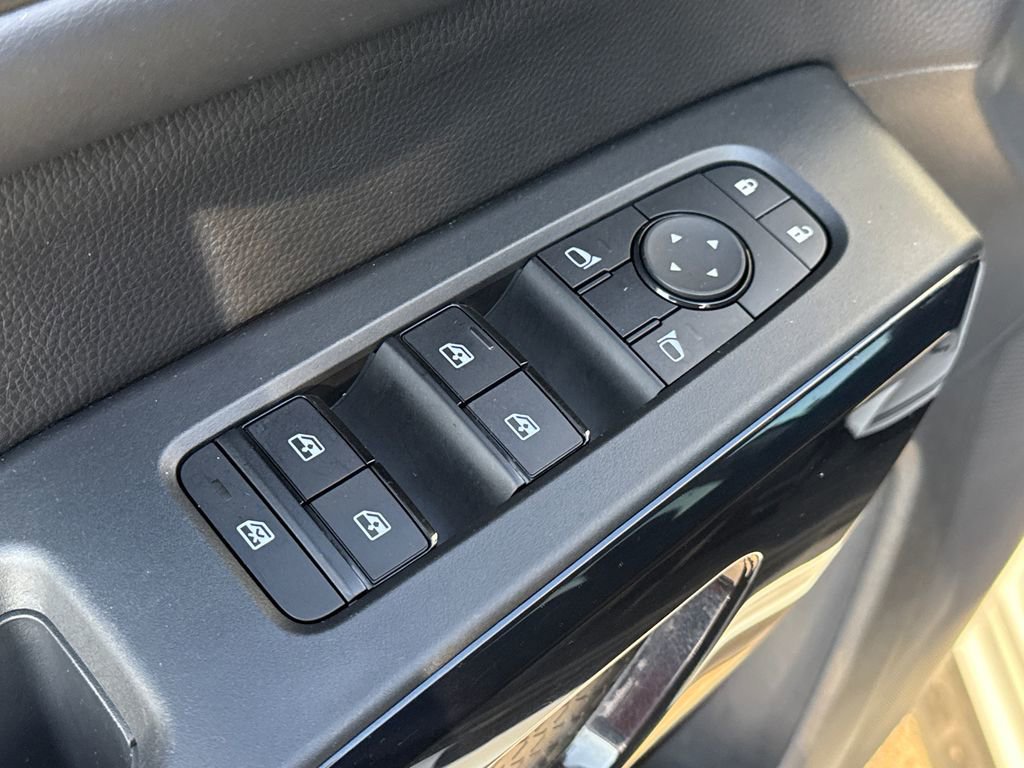 Used 2023 Nissan Pathfinder SV image 20