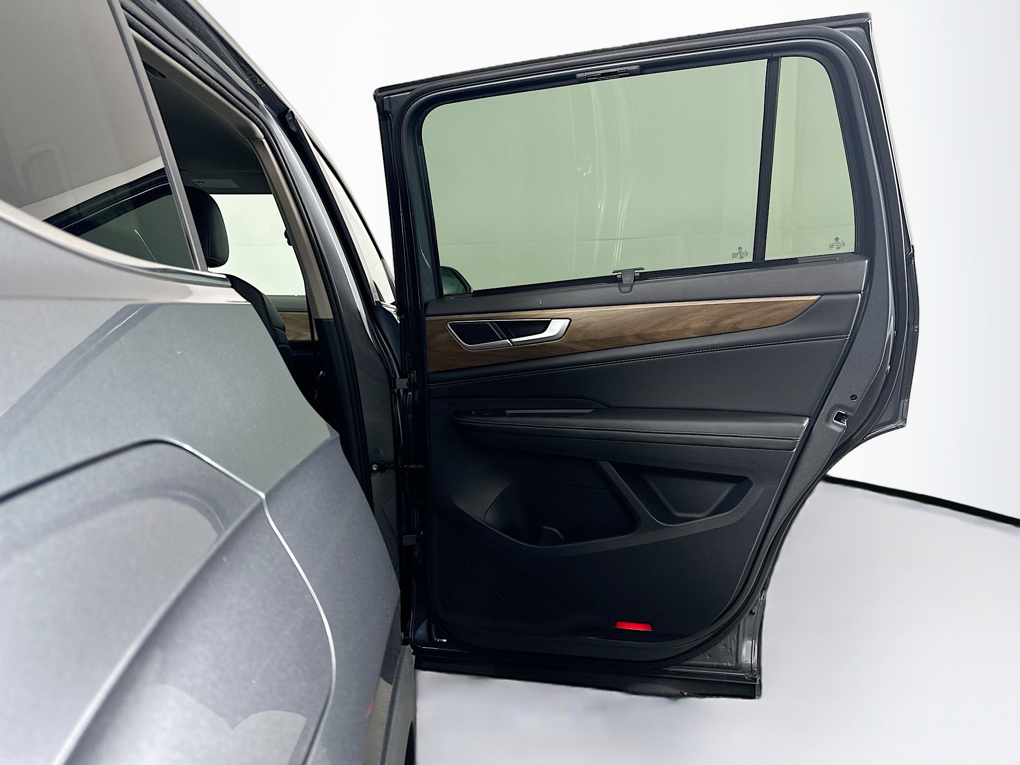 Used 2025 Volkswagen Atlas SE AWD/4WD image 31