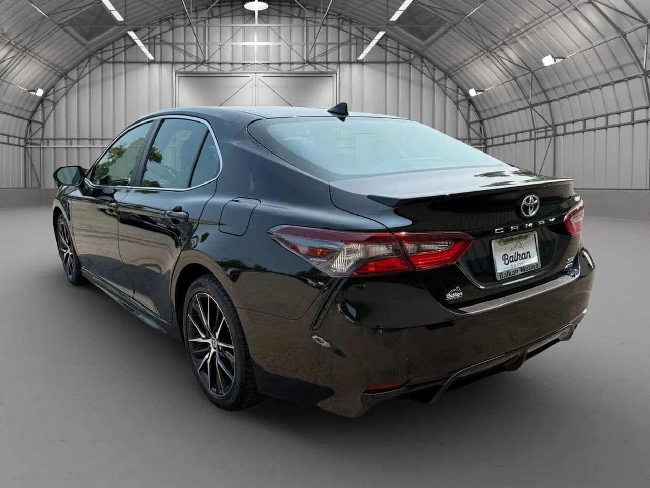 Used 2023 Toyota Camry SE w/ Cold Weather Package image 7