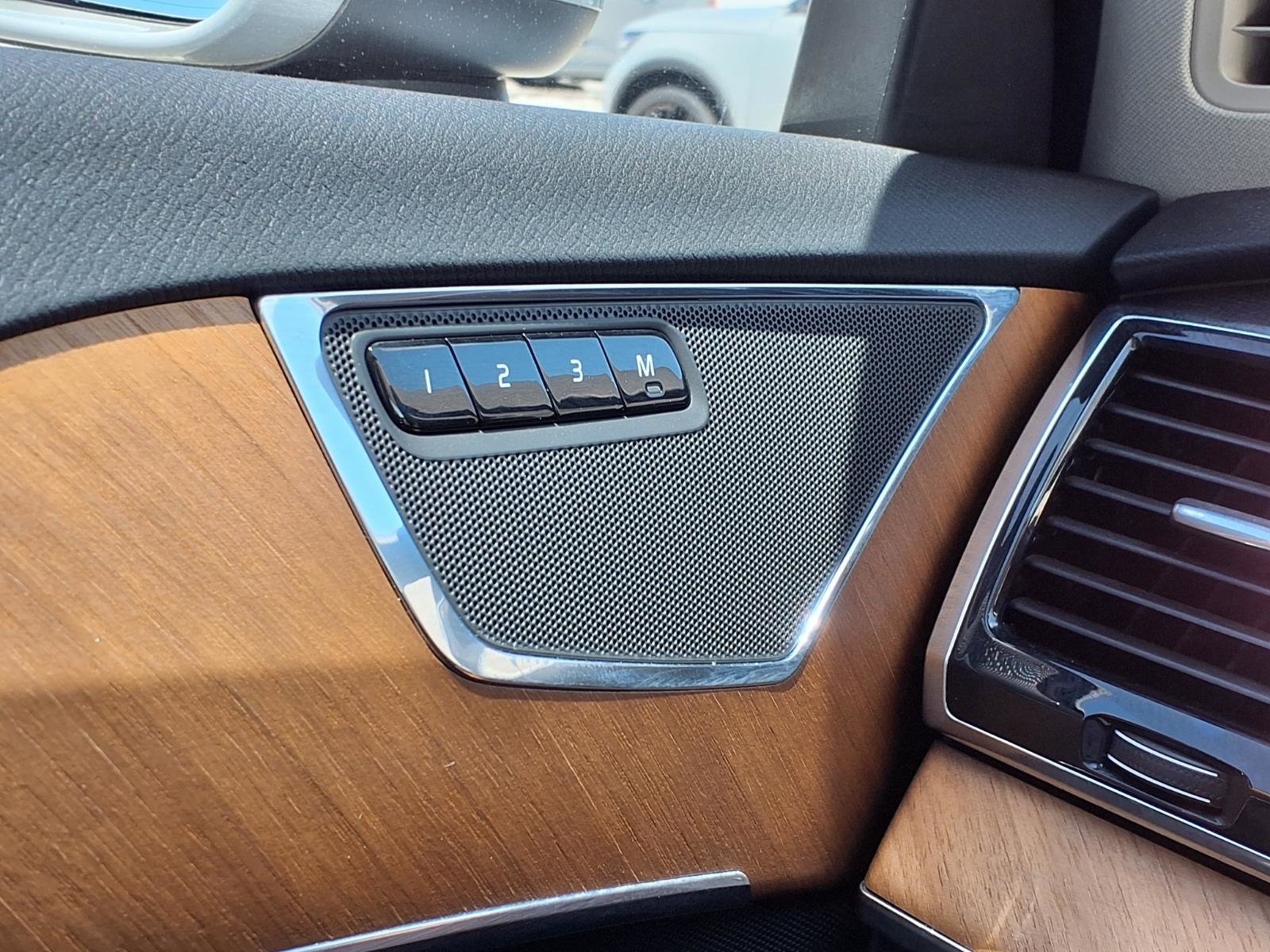Certified 2024 Volvo XC90 B6 Plus AWD/4WD image 32