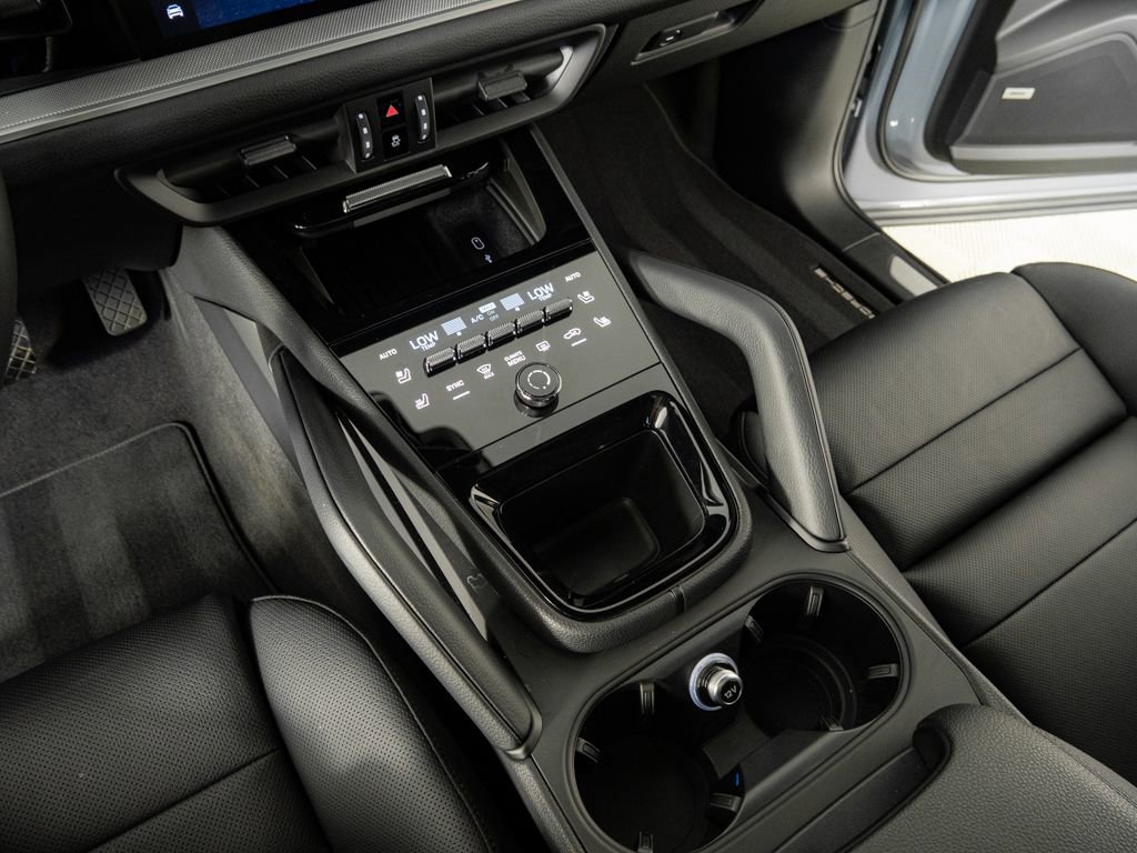 Certified 2026 Porsche Cayenne AWD/4WD image 18