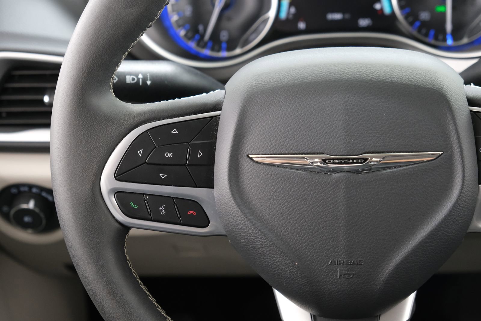 Used 2022 Chrysler Pacifica Touring-L FWD image 11