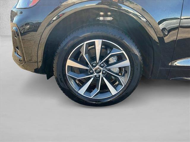Used 2024 Audi Q5 2.0T Premium w/ Summer of Audi Package image 9