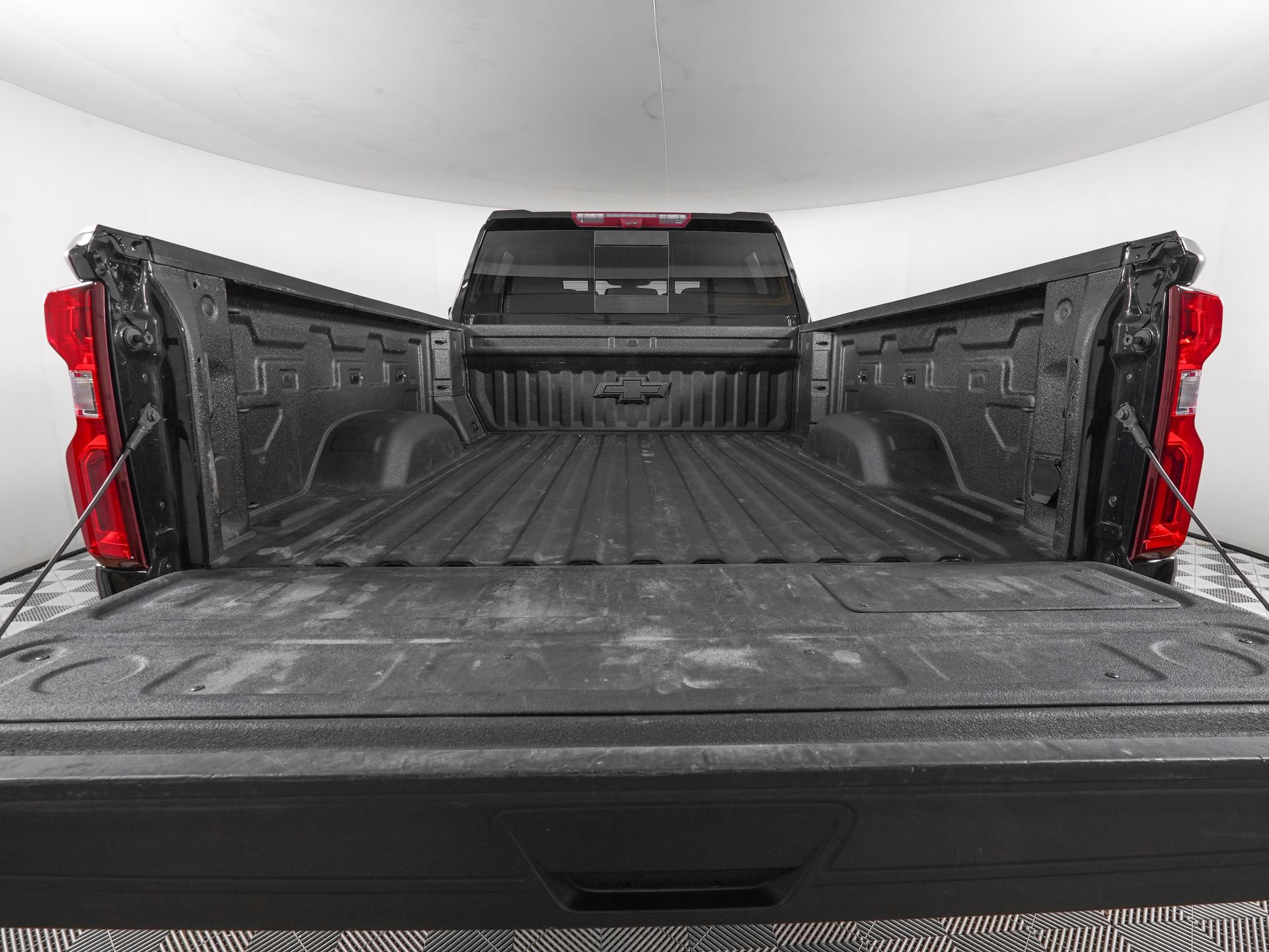 Used 2021 Chevrolet Silverado 2500 LTZ w/ LTZ Premium Package AWD/4WD image 6