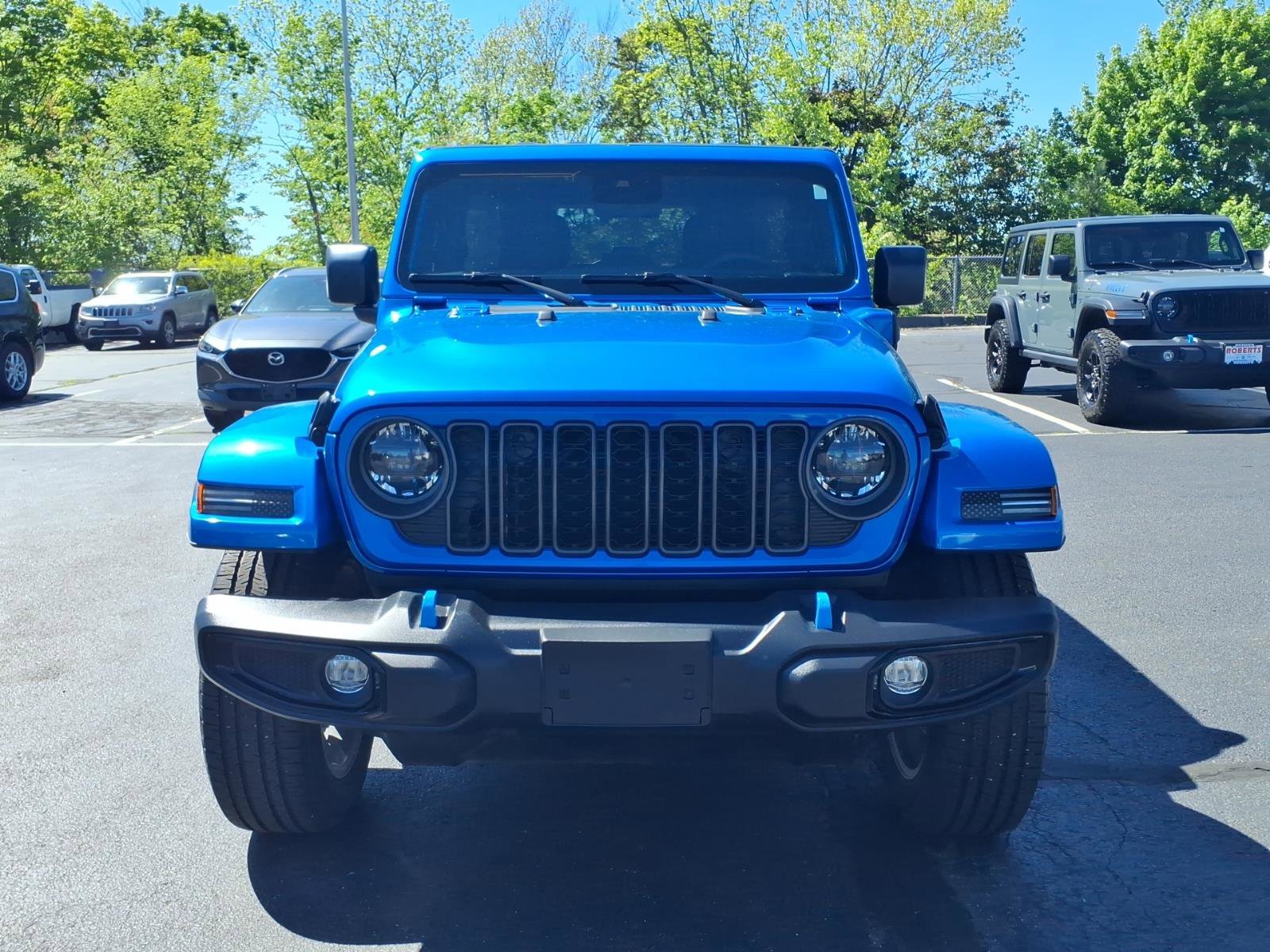 Used 2024 Jeep Wrangler Unlimited w/ Convenience Group AWD/4WD image 2