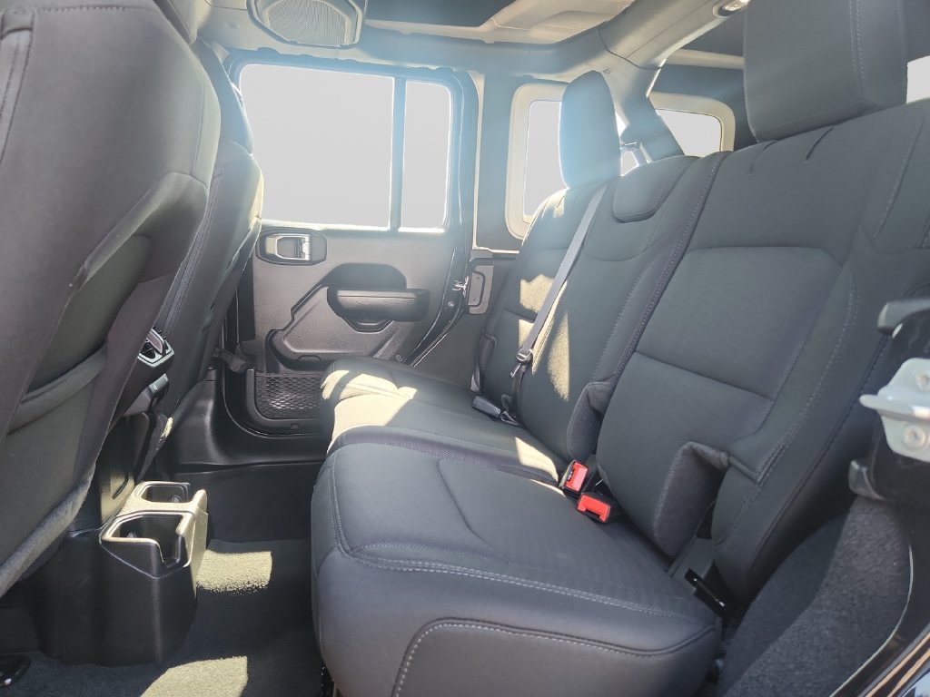 Used 2022 Jeep Wrangler Unlimited Sport AWD/4WD image 16