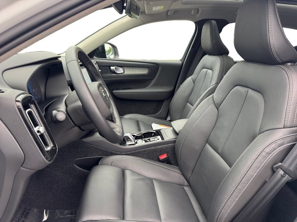 Certified 2026 Volvo XC40 B5 Plus AWD/4WD image 13