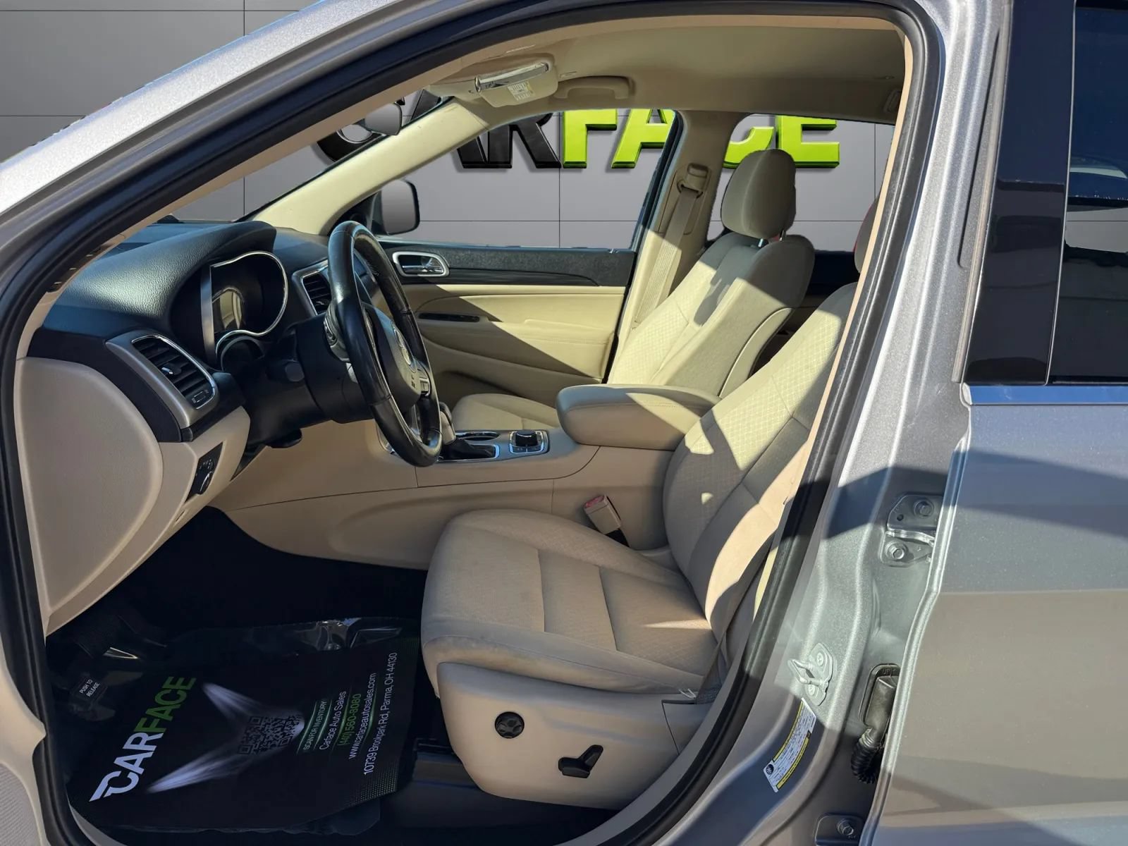 Used 2019 Jeep Grand Cherokee Laredo AWD/4WD image 16